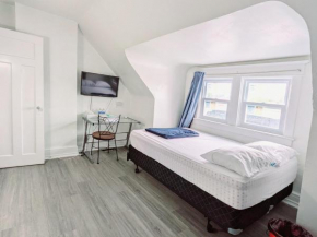 Affordable double room with Netflix, laundry, amenities and self check-in